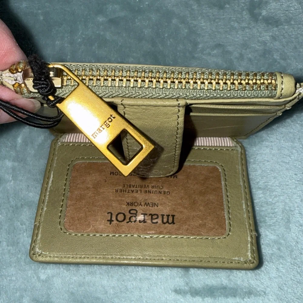 Margot New York Betty Zip Card Case Green
